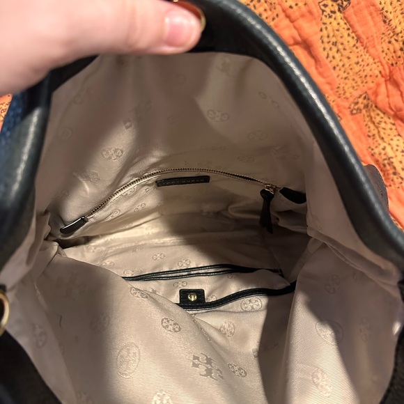 💜TORY BURCH - Great condition - Ashley black foldover bag - Picture 7 of 14